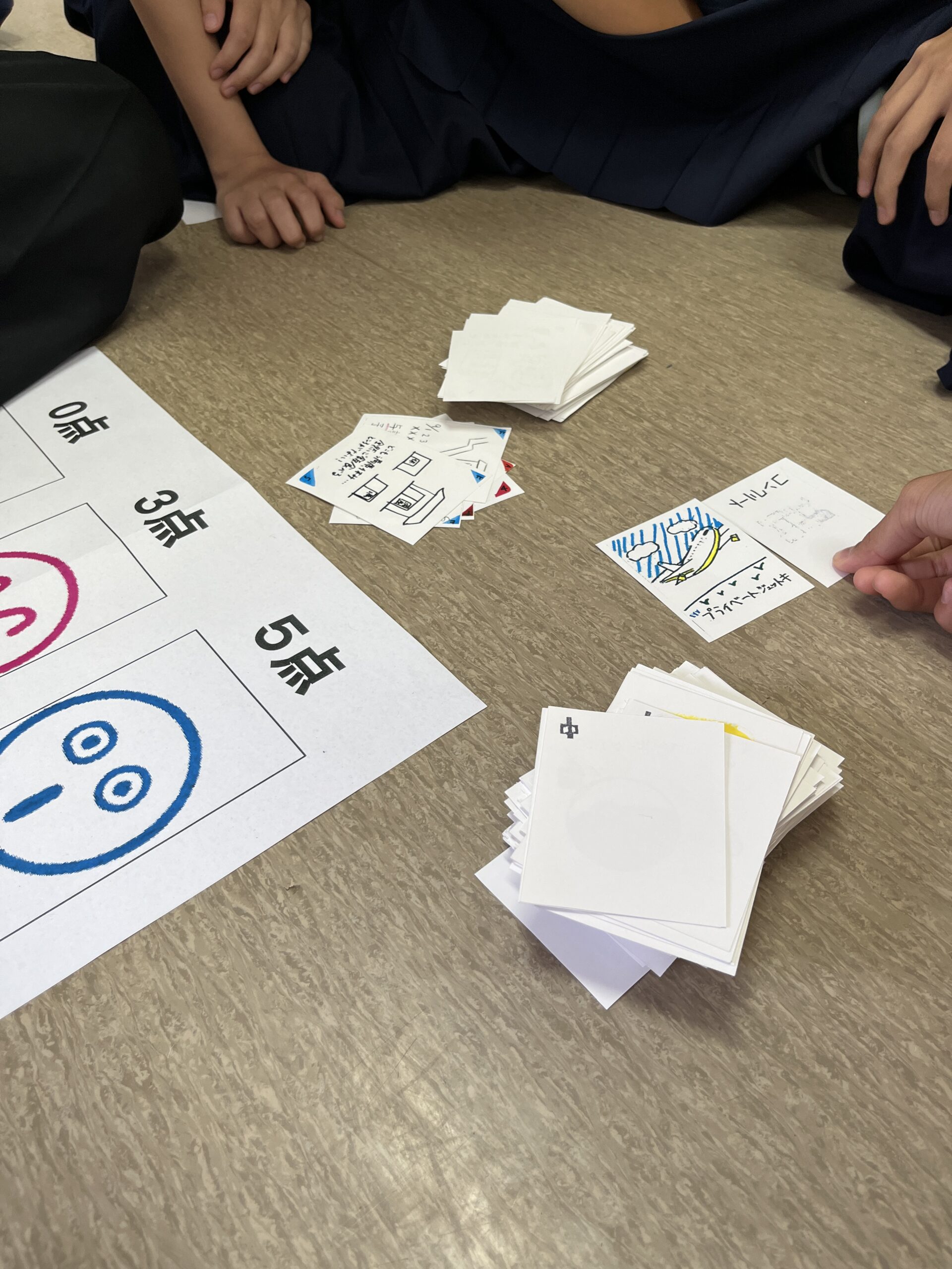 与論中学校１年生ゆんぬ学「課題解決カードゲーム」 写真