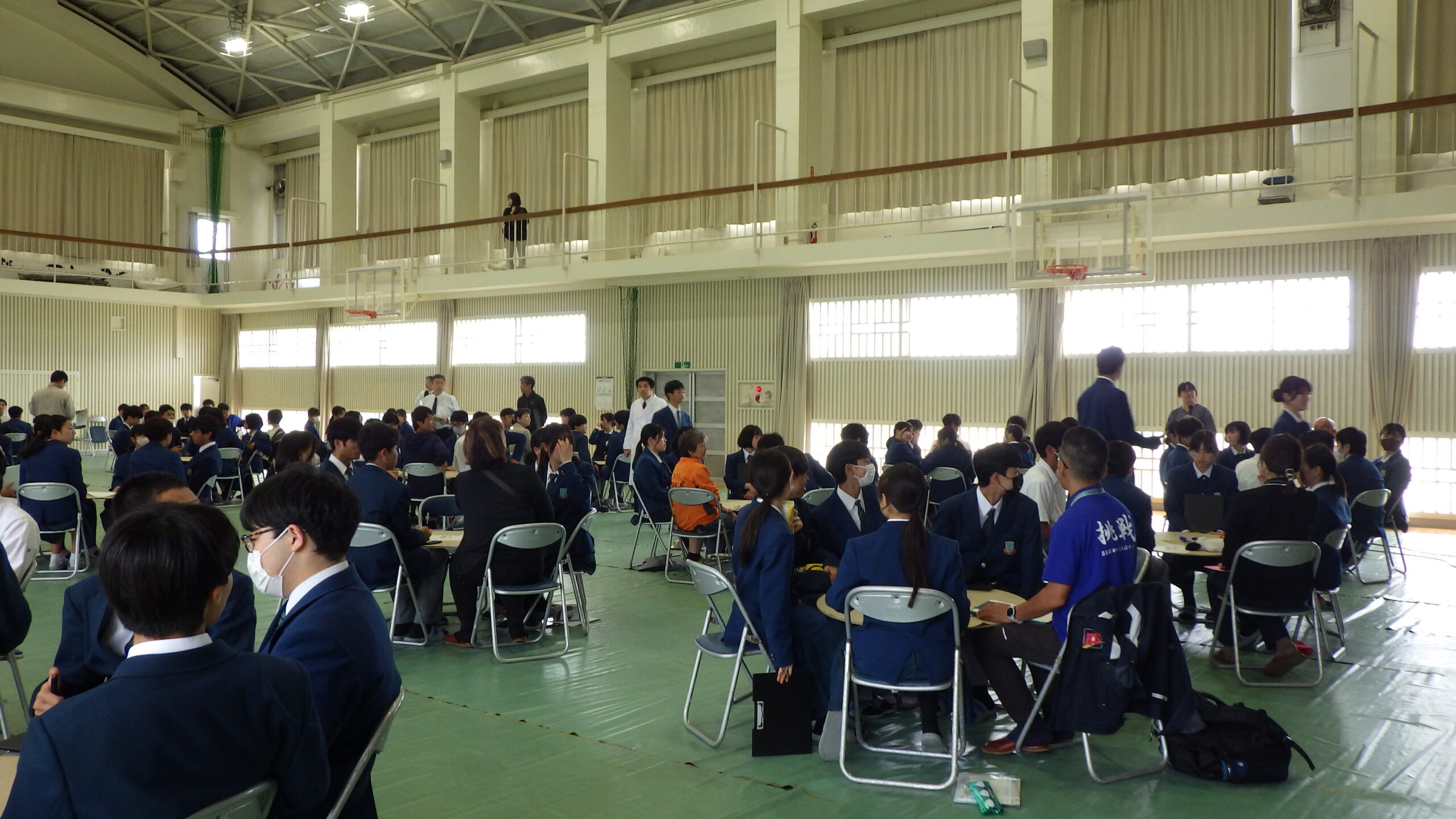 与論中学校１年生ゆんぬ学「課題解決カードゲーム」 写真