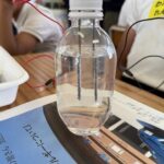 水素の力で未来を考える！那間小学校で特別実験授業を実施 写真