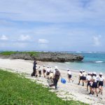 那間小4年生ゆんぬ学「ビーチコーミング」授業 写真