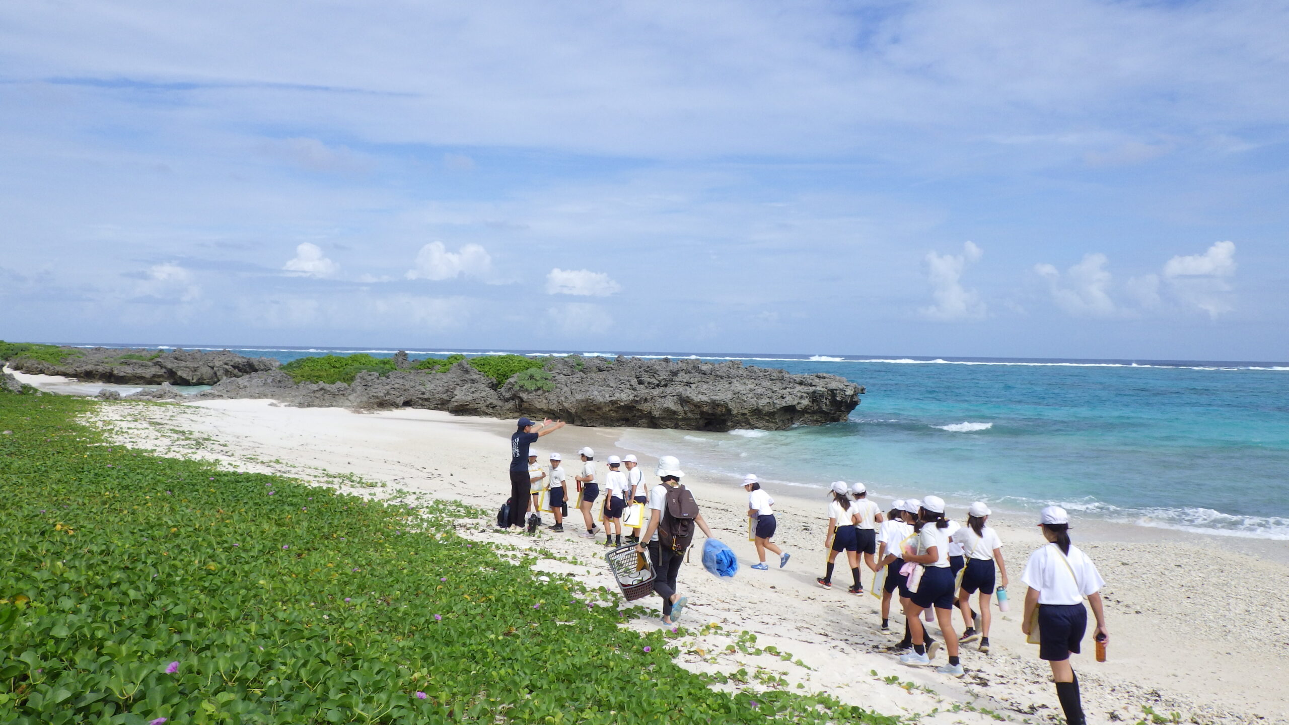 那間小4年生ゆんぬ学「ビーチコーミング」授業 写真